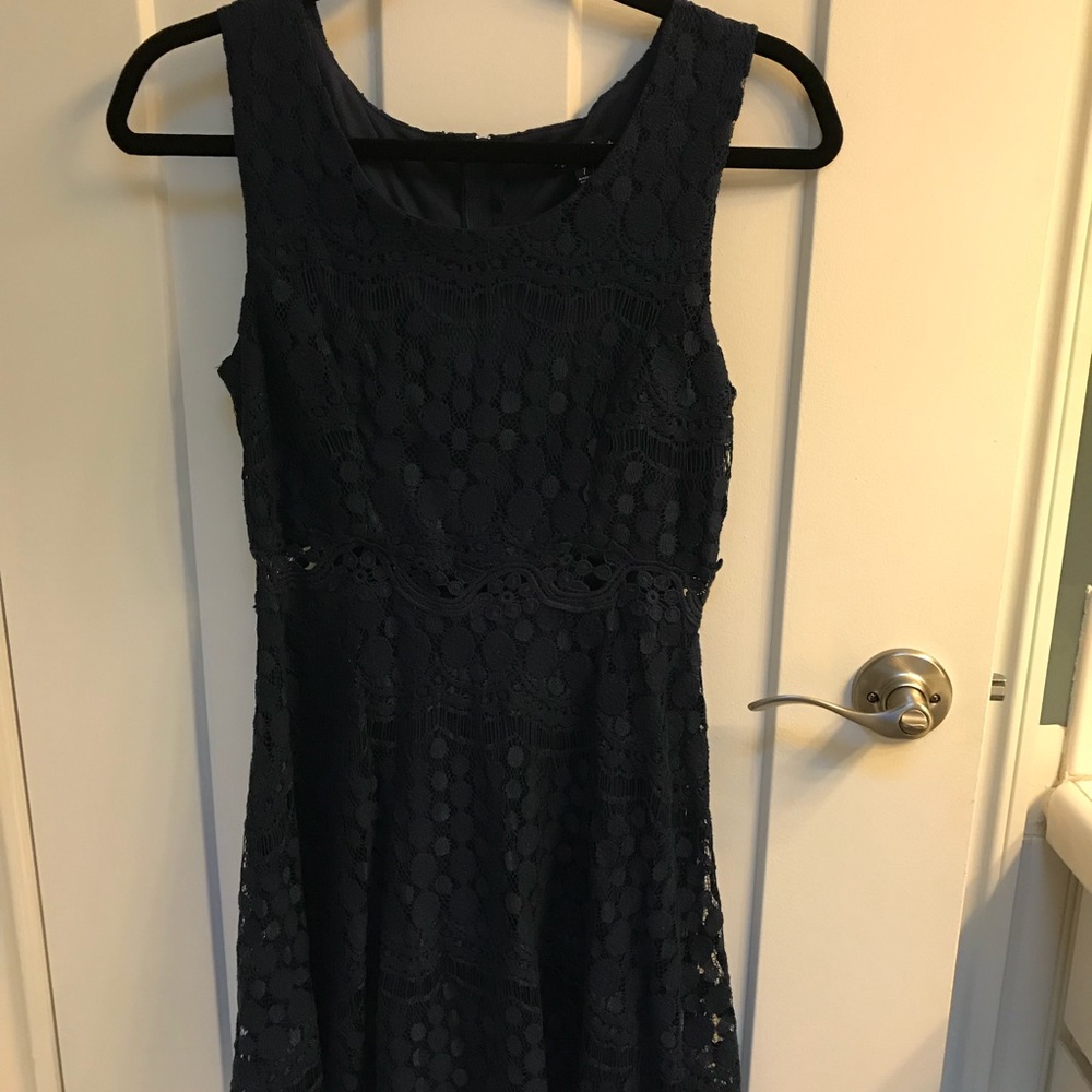 Dress - Picture 6 of 7